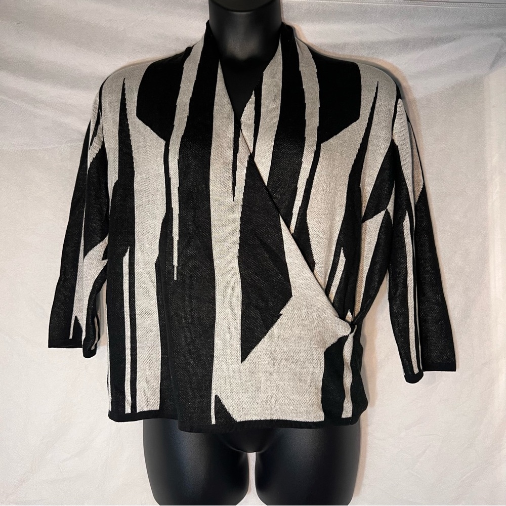 NY&CO black and white wrap sweater, XL
